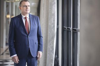La BNS, ici son président Thomas Jordan, devrait encore relever son taux directeur lors de sa prochaine réunion jeudi. (archives)